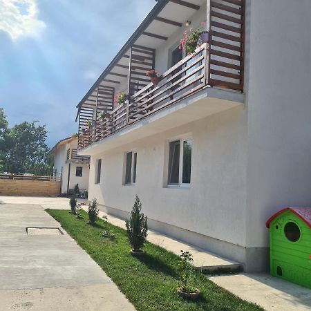 Luca'S Studio 3 ,Close To Therme Bucharest, Airport Otopeni Balotesti Kültér fotó