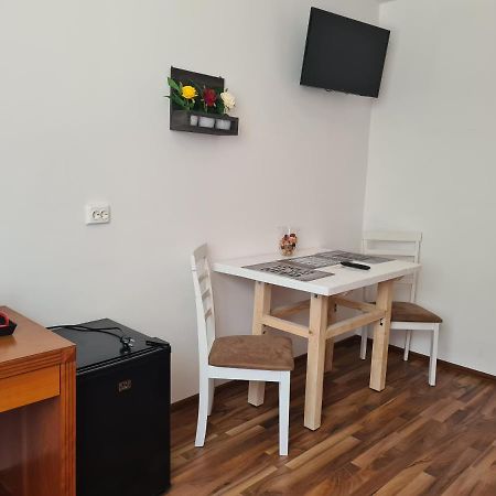 Luca'S Studio 3 ,Close To Therme Bucharest, Airport Otopeni Balotesti Kültér fotó
