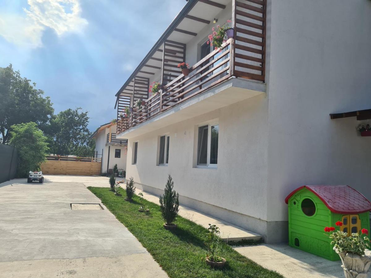 Luca'S Studio 3 ,Close To Therme Bucharest, Airport Otopeni Balotesti Kültér fotó