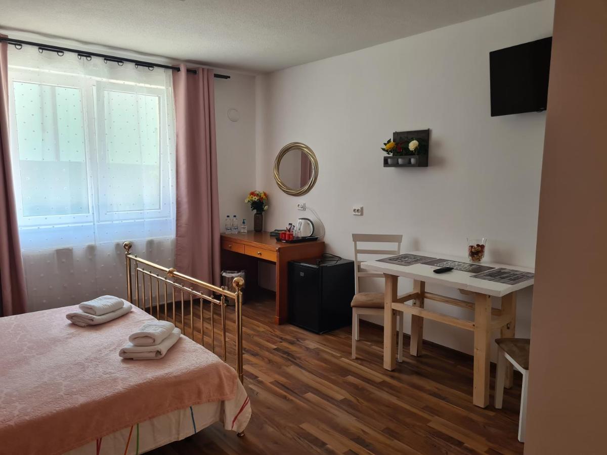 Luca'S Studio 3 ,Close To Therme Bucharest, Airport Otopeni Balotesti Kültér fotó