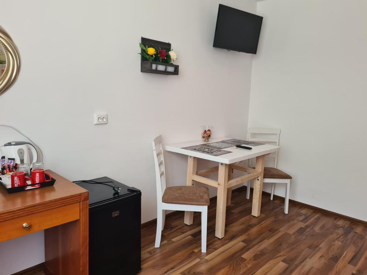 Luca'S Studio 3 ,Close To Therme Bucharest, Airport Otopeni Balotesti Kültér fotó